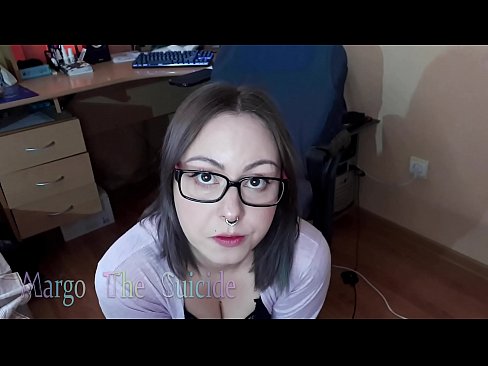 ❤️ Ọmọbinrin ti o ni gbese pẹlu awọn gilaasi buruja Dildo jinna lori Kamẹra ❤❌ Ohun onihoho ti ile ❌️